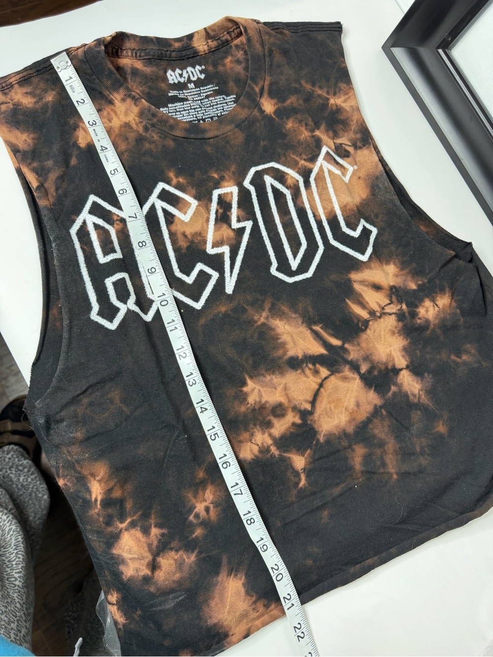 AC/DC Bleach Wash Muscle Tank Women’s Medium Distressed Graphic Band Tee Black O - Picture 5 of 6